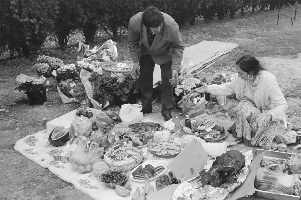 pomana, repas sacré partage cimetière