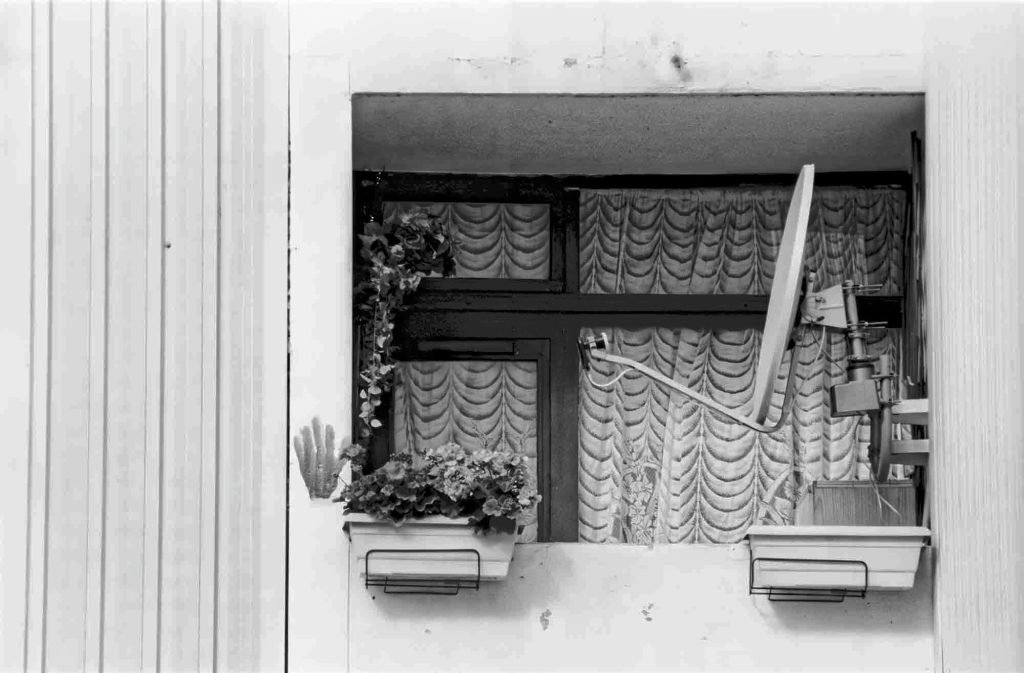 La Cité Pierre Montillet, située dans le quartier Sud du Blanc-Mesnil, a été construite par l'architecte d'origine grecque Georges Candilis1 en 1956-57 pour le compte du bailleur Emmaüs Habitat. Entre 1999 et 2012, la cité a fait l'objet d'une rénovation urbaine intense avec des démolitions-reconstructions, et tous les bâtiments ayant été construits à l'origine ont été rasés un par un. 
Depuis 2011, de nouveaux bâtiments, plus contemporains et plus bas, ont fait leur apparition à l'emplacement des anciens bâtiments datant des années 1950.