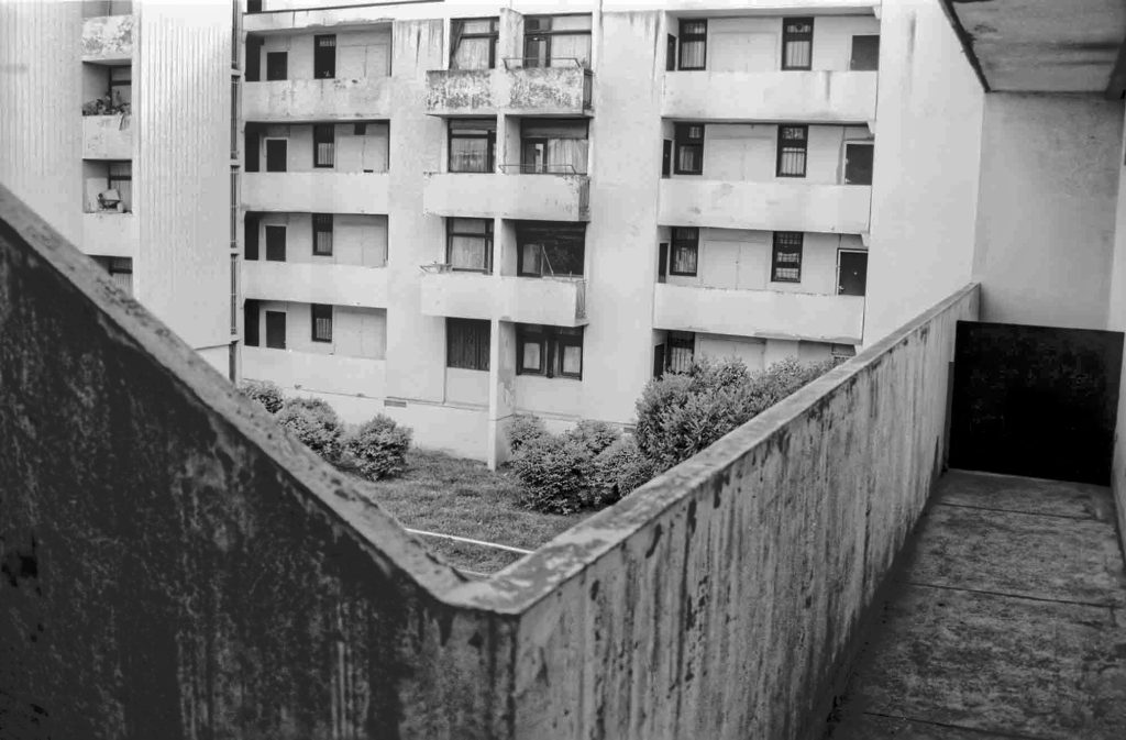 La Cité Pierre Montillet, située dans le quartier Sud du Blanc-Mesnil, a été construite par l'architecte d'origine grecque Georges Candilis1 en 1956-57 pour le compte du bailleur Emmaüs Habitat. Entre 1999 et 2012, la cité a fait l'objet d'une rénovation urbaine intense avec des démolitions-reconstructions, et tous les bâtiments ayant été construits à l'origine ont été rasés un par un. 
Depuis 2011, de nouveaux bâtiments, plus contemporains et plus bas, ont fait leur apparition à l'emplacement des anciens bâtiments datant des années 1950.