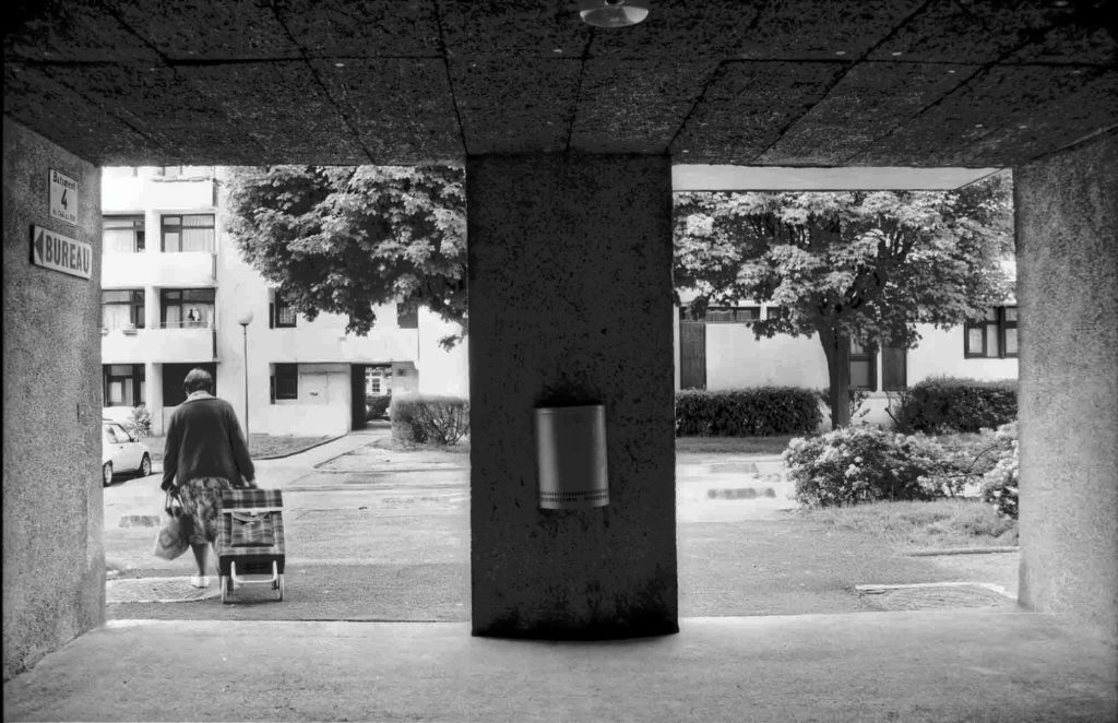 La Cité Pierre Montillet, située dans le quartier Sud du Blanc-Mesnil, a été construite par l'architecte d'origine grecque Georges Candilis1 en 1956-57 pour le compte du bailleur Emmaüs Habitat. Entre 1999 et 2012, la cité a fait l'objet d'une rénovation urbaine intense avec des démolitions-reconstructions, et tous les bâtiments ayant été construits à l'origine ont été rasés un par un. 
Depuis 2011, de nouveaux bâtiments, plus contemporains et plus bas, ont fait leur apparition à l'emplacement des anciens bâtiments datant des années 1950.