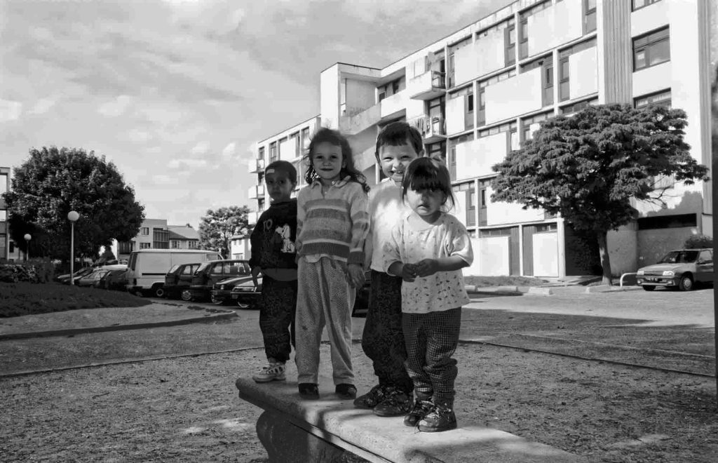 La Cité Pierre Montillet, située dans le quartier Sud du Blanc-Mesnil, a été construite par l'architecte d'origine grecque Georges Candilis1 en 1956-57 pour le compte du bailleur Emmaüs Habitat. Entre 1999 et 2012, la cité a fait l'objet d'une rénovation urbaine intense avec des démolitions-reconstructions, et tous les bâtiments ayant été construits à l'origine ont été rasés un par un. 
Depuis 2011, de nouveaux bâtiments, plus contemporains et plus bas, ont fait leur apparition à l'emplacement des anciens bâtiments datant des années 1950.