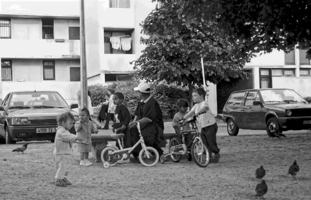La Cité Pierre Montillet, située dans le quartier Sud du Blanc-Mesnil, a été construite par l'architecte d'origine grecque Georges Candilis1 en 1956-57 pour le compte du bailleur Emmaüs Habitat. Entre 1999 et 2012, la cité a fait l'objet d'une rénovation urbaine intense avec des démolitions-reconstructions, et tous les bâtiments ayant été construits à l'origine ont été rasés un par un. 
Depuis 2011, de nouveaux bâtiments, plus contemporains et plus bas, ont fait leur apparition à l'emplacement des anciens bâtiments datant des années 1950.