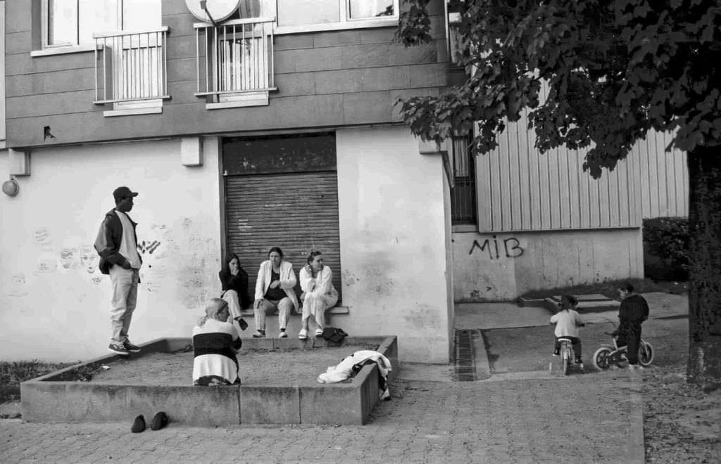 La Cité Pierre Montillet, située dans le quartier Sud du Blanc-Mesnil, a été construite par l'architecte d'origine grecque Georges Candilis1 en 1956-57 pour le compte du bailleur Emmaüs Habitat. Entre 1999 et 2012, la cité a fait l'objet d'une rénovation urbaine intense avec des démolitions-reconstructions, et tous les bâtiments ayant été construits à l'origine ont été rasés un par un. 
Depuis 2011, de nouveaux bâtiments, plus contemporains et plus bas, ont fait leur apparition à l'emplacement des anciens bâtiments datant des années 1950.