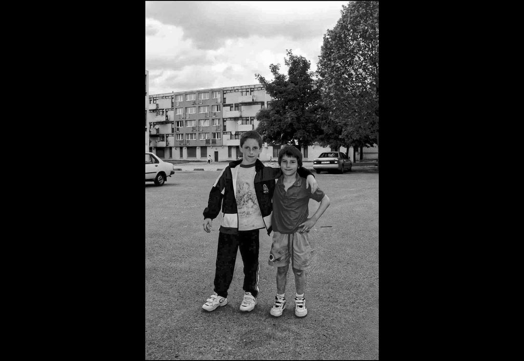 La Cité Pierre Montillet, située dans le quartier Sud du Blanc-Mesnil, a été construite en 1956-57 pour le compte du bailleur Emmaüs Habitat. 
Entre 1999 et 2012, la cité a fait l'objet d'une rénovation urbaine intense avec des démolitions-reconstructions, et tous les bâtiments ayant été construits à l'origine ont été rasés un par un.