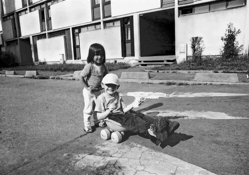 La Cité Pierre Montillet, située dans le quartier Sud du Blanc-Mesnil, a été construite par l'architecte d'origine grecque Georges Candilis1 en 1956-57 pour le compte du bailleur Emmaüs Habitat. Entre 1999 et 2012, la cité a fait l'objet d'une rénovation urbaine intense avec des démolitions-reconstructions, et tous les bâtiments ayant été construits à l'origine ont été rasés un par un. 
Depuis 2011, de nouveaux bâtiments, plus contemporains et plus bas, ont fait leur apparition à l'emplacement des anciens bâtiments datant des années 1950.