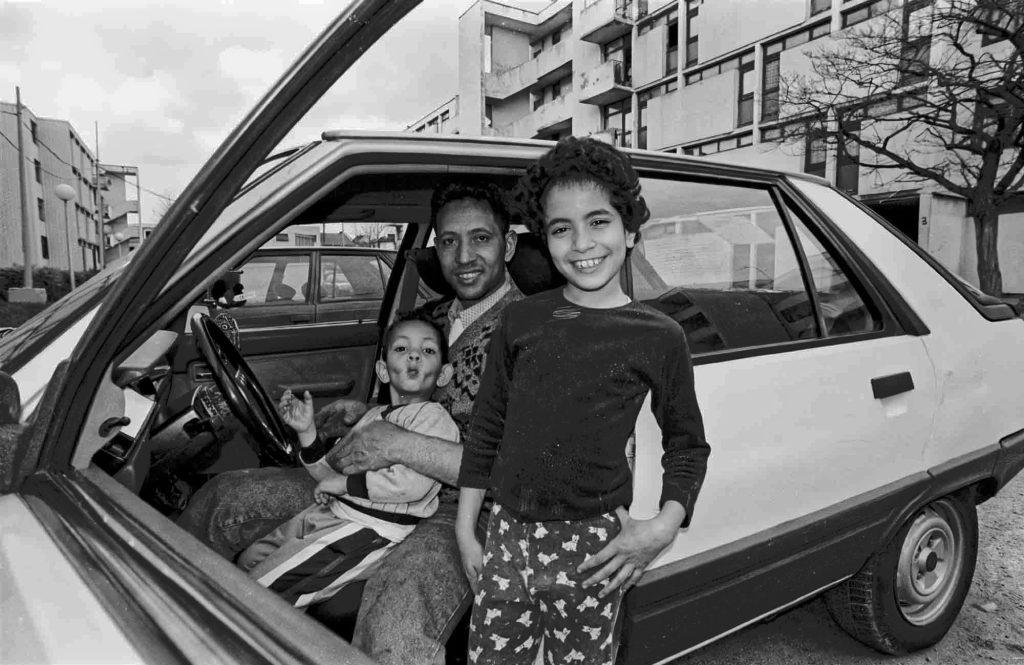La Cité Pierre Montillet, située dans le quartier Sud du Blanc-Mesnil, a été construite par l'architecte d'origine grecque Georges Candilis1 en 1956-57 pour le compte du bailleur Emmaüs Habitat. Entre 1999 et 2012, la cité a fait l'objet d'une rénovation urbaine intense avec des démolitions-reconstructions, et tous les bâtiments ayant été construits à l'origine ont été rasés un par un. 
Depuis 2011, de nouveaux bâtiments, plus contemporains et plus bas, ont fait leur apparition à l'emplacement des anciens bâtiments datant des années 1950.