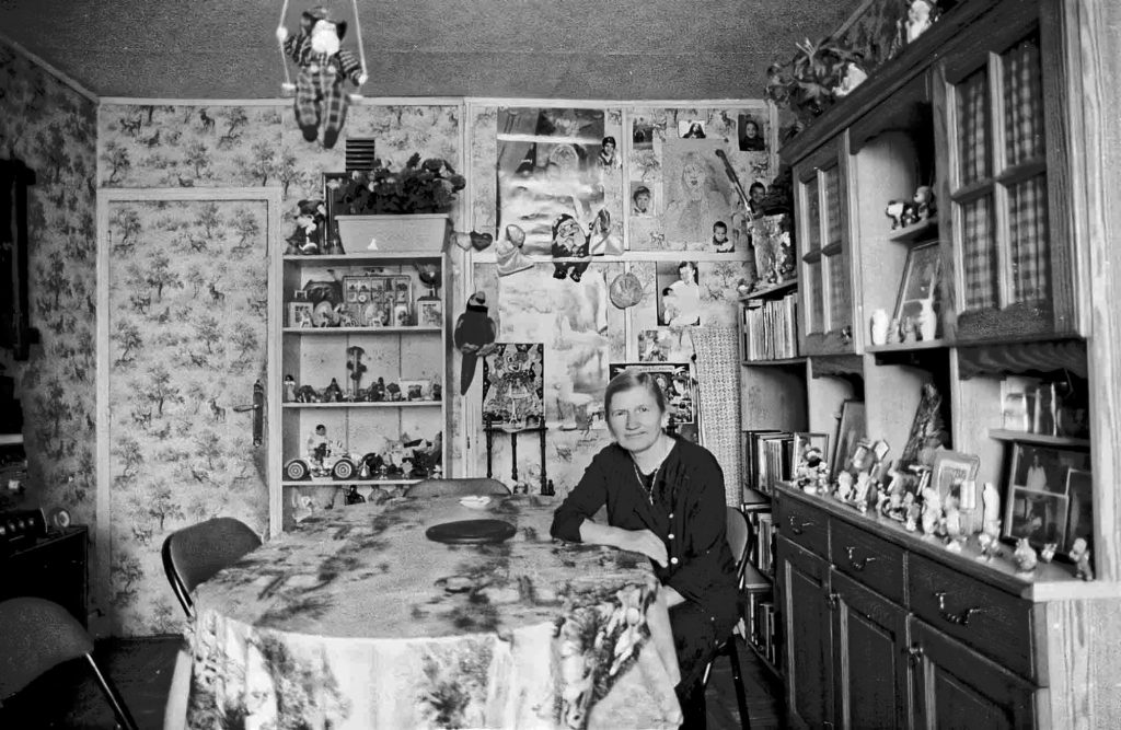 La Cité Pierre Montillet, située dans le quartier Sud du Blanc-Mesnil, a été construite par l'architecte d'origine grecque Georges Candilis1 en 1956-57 pour le compte du bailleur Emmaüs Habitat. Entre 1999 et 2012, la cité a fait l'objet d'une rénovation urbaine intense avec des démolitions-reconstructions, et tous les bâtiments ayant été construits à l'origine ont été rasés un par un. 
Depuis 2011, de nouveaux bâtiments, plus contemporains et plus bas, ont fait leur apparition à l'emplacement des anciens bâtiments datant des années 1950.