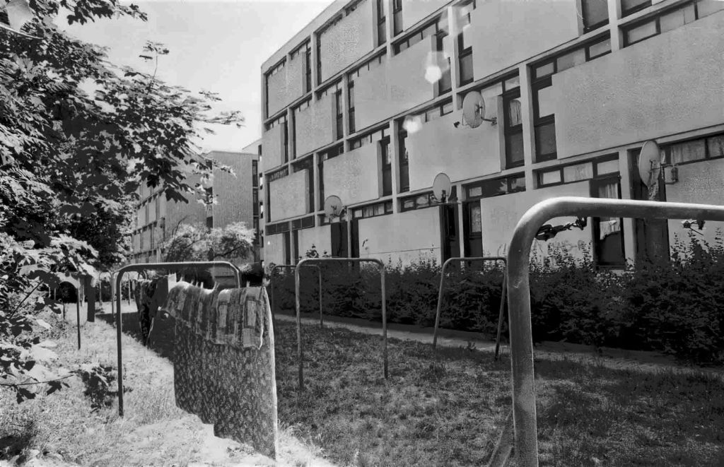 La Cité Pierre Montillet, située dans le quartier Sud du Blanc-Mesnil, a été construite par l'architecte d'origine grecque Georges Candilis1 en 1956-57 pour le compte du bailleur Emmaüs Habitat. Entre 1999 et 2012, la cité a fait l'objet d'une rénovation urbaine intense avec des démolitions-reconstructions, et tous les bâtiments ayant été construits à l'origine ont été rasés un par un. 
Depuis 2011, de nouveaux bâtiments, plus contemporains et plus bas, ont fait leur apparition à l'emplacement des anciens bâtiments datant des années 1950.