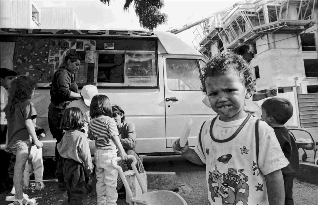 La Cité Pierre Montillet, située dans le quartier Sud du Blanc-Mesnil, a été construite par l'architecte d'origine grecque Georges Candilis1 en 1956-57 pour le compte du bailleur Emmaüs Habitat. Entre 1999 et 2012, la cité a fait l'objet d'une rénovation urbaine intense avec des démolitions-reconstructions, et tous les bâtiments ayant été construits à l'origine ont été rasés un par un. 
Depuis 2011, de nouveaux bâtiments, plus contemporains et plus bas, ont fait leur apparition à l'emplacement des anciens bâtiments datant des années 1950.
