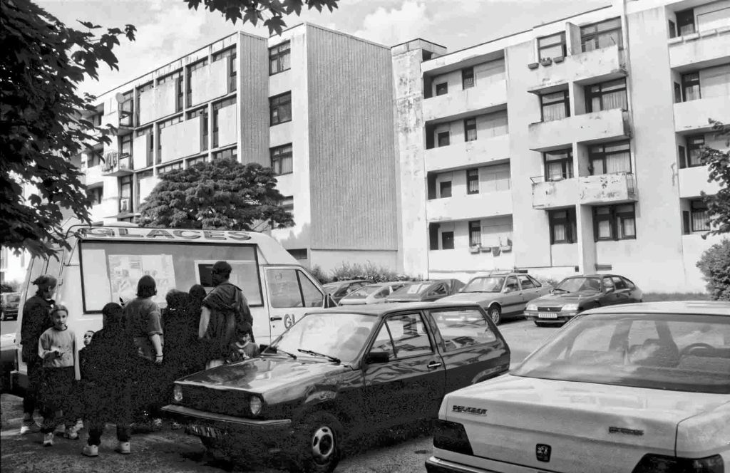 La Cité Pierre Montillet, située dans le quartier Sud du Blanc-Mesnil, a été construite par l'architecte d'origine grecque Georges Candilis1 en 1956-57 pour le compte du bailleur Emmaüs Habitat. Entre 1999 et 2012, la cité a fait l'objet d'une rénovation urbaine intense avec des démolitions-reconstructions, et tous les bâtiments ayant été construits à l'origine ont été rasés un par un. 
Depuis 2011, de nouveaux bâtiments, plus contemporains et plus bas, ont fait leur apparition à l'emplacement des anciens bâtiments datant des années 1950.