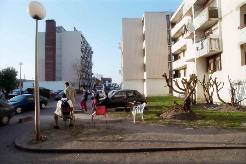 La Cité Pierre Montillet, située dans le quartier Sud du Blanc-Mesnil, a été construite par l'architecte d'origine grecque Georges Candilis1 en 1956-57 pour le compte du bailleur Emmaüs Habitat. Entre 1999 et 2012, la cité a fait l'objet d'une rénovation urbaine intense avec des démolitions-reconstructions, et tous les bâtiments ayant été construits à l'origine ont été rasés un par un. 
Depuis 2011, de nouveaux bâtiments, plus contemporains et plus bas, ont fait leur apparition à l'emplacement des anciens bâtiments datant des années 1950.