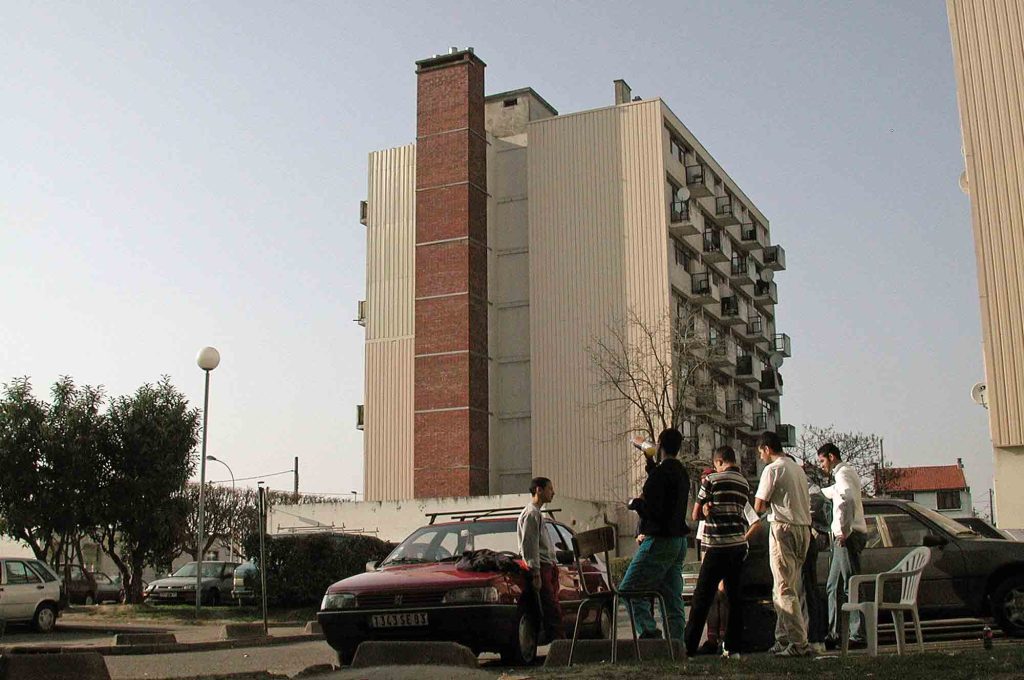 La Cité Pierre Montillet, située dans le quartier Sud du Blanc-Mesnil, a été construite en 1956-57 pour le compte du bailleur Emmaüs Habitat. 
Entre 1999 et 2012, la cité a fait l'objet d'une rénovation urbaine intense avec des démolitions-reconstructions, et tous les bâtiments ayant été construits à l'origine ont été rasés un par un.