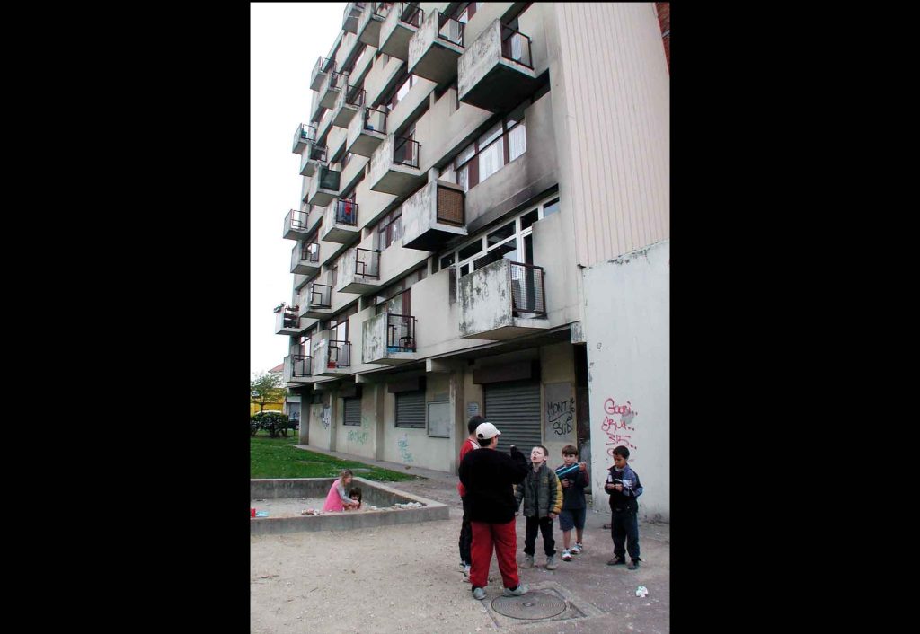 La Cité Pierre Montillet, située dans le quartier Sud du Blanc-Mesnil, a été construite en 1956-57 pour le compte du bailleur Emmaüs Habitat. 
Entre 1999 et 2012, la cité a fait l'objet d'une rénovation urbaine intense avec des démolitions-reconstructions, et tous les bâtiments ayant été construits à l'origine ont été rasés un par un.