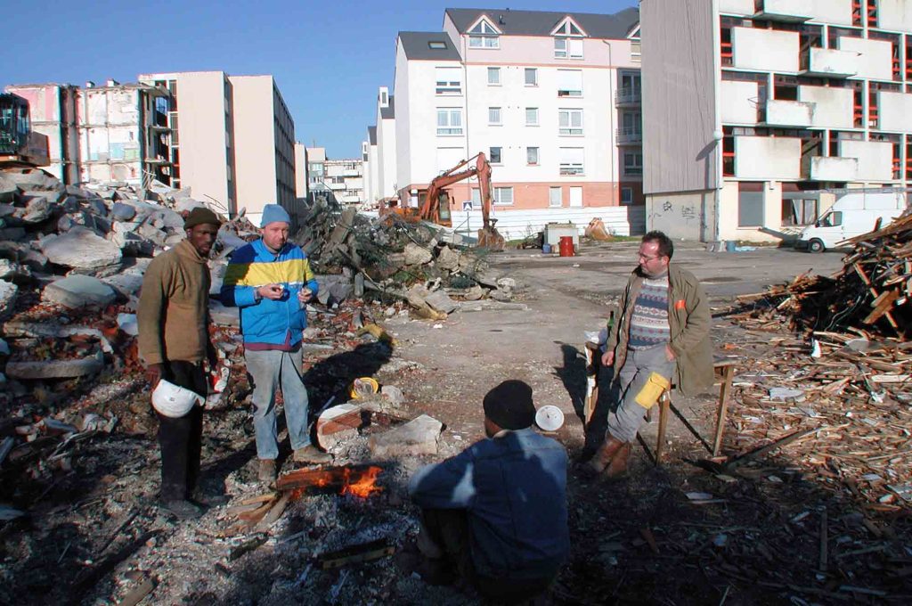 La Cité Pierre Montillet, située dans le quartier Sud du Blanc-Mesnil, a été construite en 1956-57 pour le compte du bailleur Emmaüs Habitat. 
Entre 1999 et 2012, la cité a fait l'objet d'une rénovation urbaine intense avec des démolitions-reconstructions, et tous les bâtiments ayant été construits à l'origine ont été rasés un par un.