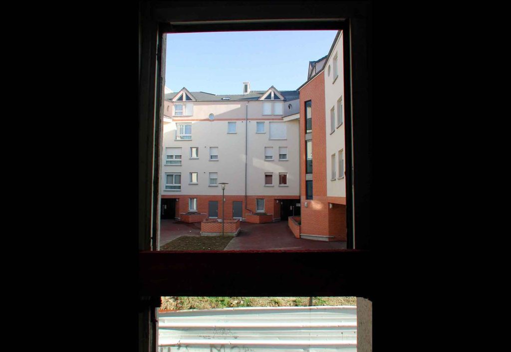 La Cité Pierre Montillet, située dans le quartier Sud du Blanc-Mesnil, a été construite en 1956-57 pour le compte du bailleur Emmaüs Habitat. 
Entre 1999 et 2012, la cité a fait l'objet d'une rénovation urbaine intense avec des démolitions-reconstructions, et tous les bâtiments ayant été construits à l'origine ont été rasés un par un.