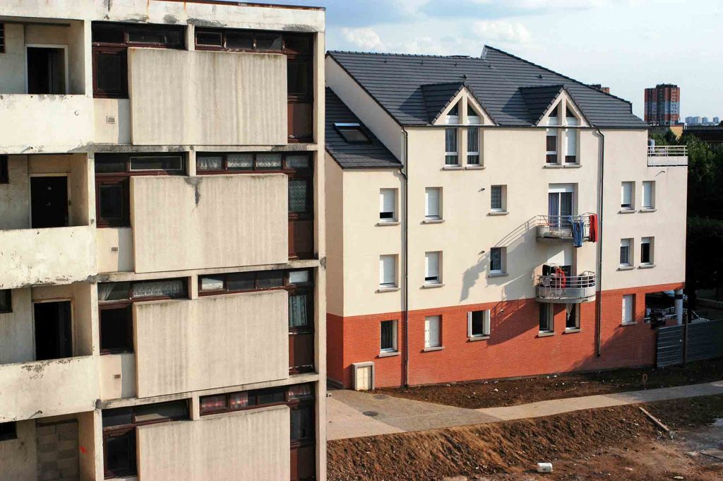 La Cité Pierre Montillet, située dans le quartier Sud du Blanc-Mesnil, a été construite en 1956-57 pour le compte du bailleur Emmaüs Habitat. 
Entre 1999 et 2012, la cité a fait l'objet d'une rénovation urbaine intense avec des démolitions-reconstructions, et tous les bâtiments ayant été construits à l'origine ont été rasés un par un.
Depuis 2011, de nouveaux bâtiments, plus contemporains et plus bas, ont fait leur apparition à l'emplacement des anciens bâtiments datant des années 1950.
