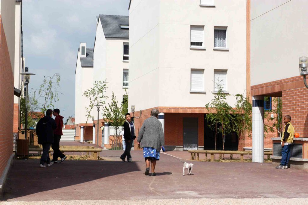 La Cité Pierre Montillet, située dans le quartier Sud du Blanc-Mesnil, a été construite en 1956-57 pour le compte du bailleur Emmaüs Habitat. 
Entre 1999 et 2012, la cité a fait l'objet d'une rénovation urbaine intense avec des démolitions-reconstructions, et tous les bâtiments ayant été construits à l'origine ont été rasés un par un.
Depuis 2011, de nouveaux bâtiments, plus contemporains et plus bas, ont fait leur apparition à l'emplacement des anciens bâtiments datant des années 1950.