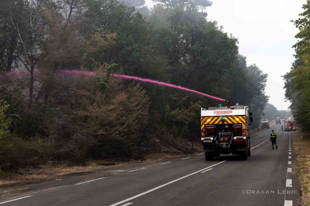 France, 15 July 2026. A fire of exceptional magnitude is ravaging a large part of the Fontainebleau Forest, south of Paris. Fanned by sweltering temperatures, persistent drought and strong winds, the fire is spreading rapidly through the woodland, consuming hundreds of hectares of vegetation.///
France, 15 juillet 2026. Un incendie d'une ampleur exceptionnelle ravage une vaste partie de la foret de Fontainebleau, au sud de Paris. Attise par des temperatures caniculaires, une secheresse persistante et des vents violents, le feu progresse rapidement a travers les massifs forestiers, consumant des centaines d'hectares de vegetation.