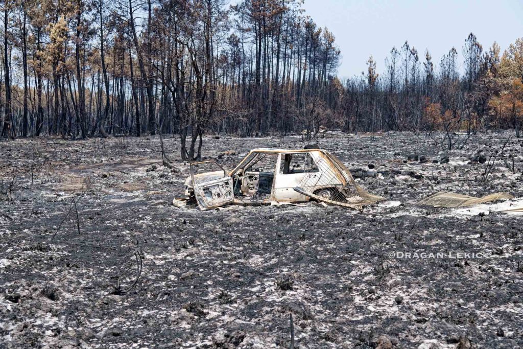 France – Le Porge. 29 July 2026. In the wake of the violent fires, Le Porge has suffered the bulk of the damage to homes caused by a massive blaze./ A car consumed by the flames stands in the middle of a charred forest.//France-Le Porge. Le 29/07/2026. Suite aux violents incendies, Le Porge concentre l'essentiel des destructions de logements causees par un megafeu. Une voiture devoree par le feu trone au milieu d'une foret calcinee.