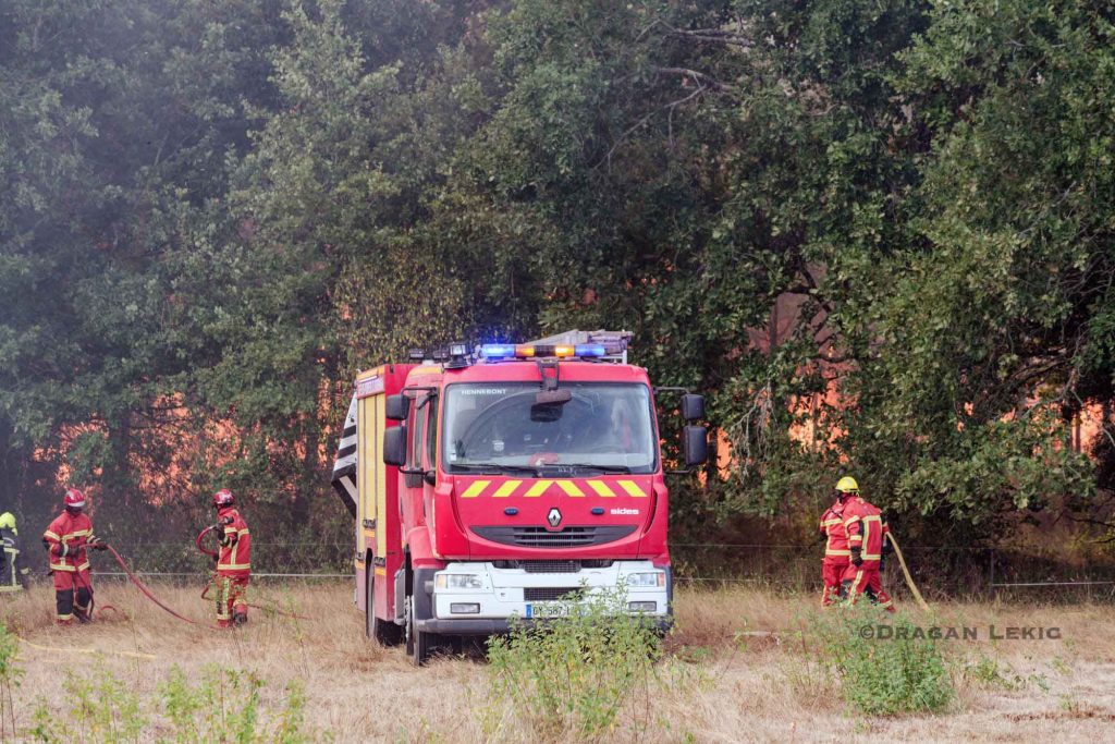 France-Lanton. 29 July 2026. Following a series of violent fires, firefighters and volunteers are battling a forest fire in Lanton, as part of the wildfires ravaging the Gironde region.///France-Lanton. Le 29/07/2026. Suite aux violents incendies, pompiers et volontaires luttent contre un incendie de foret a Lanton, dans le cadre des feux de foret qui ravagent la region de la Gironde.